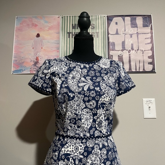 VTG Brooks Brothers Navy and White Paisley Patterned Mini Dress - Picture 3 of 8